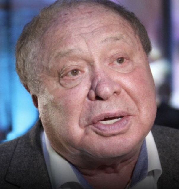 А это выродок покрупнее - театральный режиссёр, народный артист РФ Иосиф Райхельгауз …