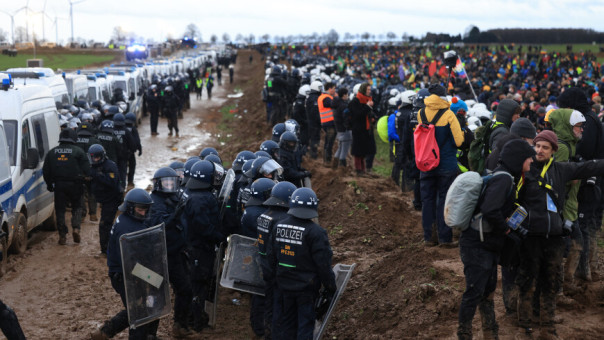 Битва под Лютцератом: жители и экозащитники не дают снести деревню