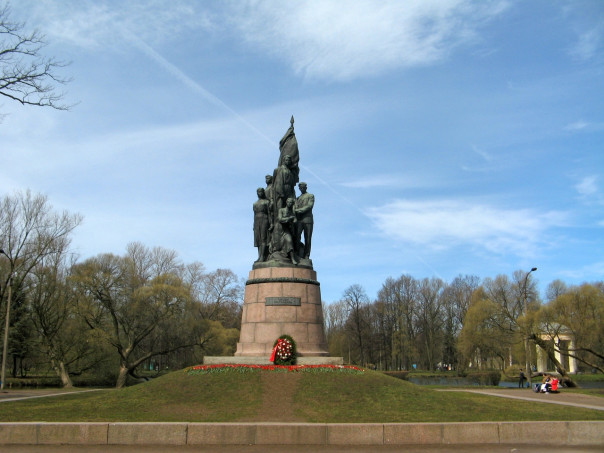 Молодогвардейцы борются с нацизмом и сейчас