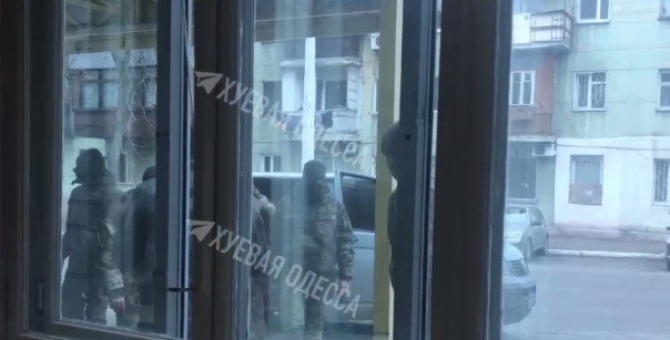 И снова о могилизации на Украине: В Одессе  хватают людей прямо на улице и тащат в военкомат