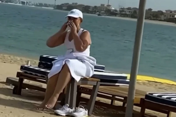 Кыця  Юленька передает привет укродебилам ВСУ  из Дубая