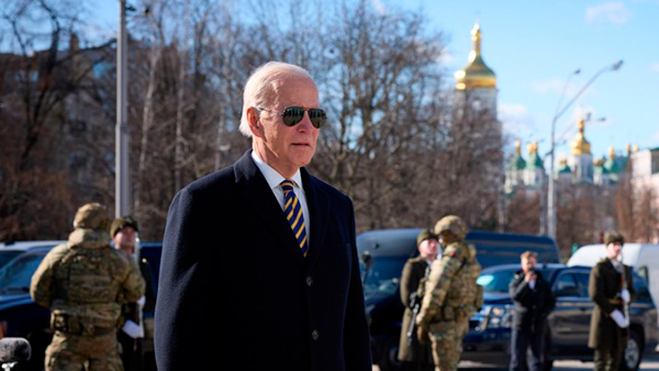Американские СМИ: Байден бросил США ради Украины