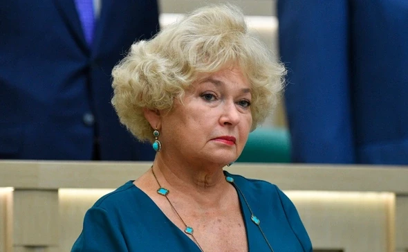 Нарусова после слов Путина потребовала разобраться с запретами артистов