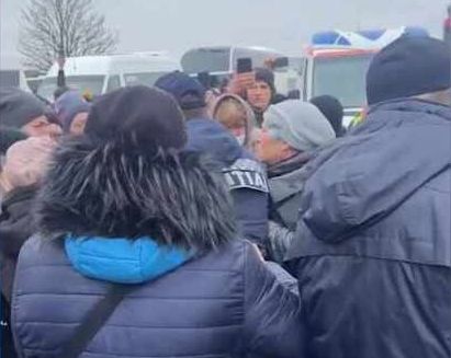 На улицах Кишинева начались массовые столкновения протестующих с полицией