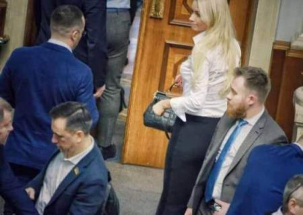 «Слуги народа» предлагают отменить 8 марта, 1 и 9 мая