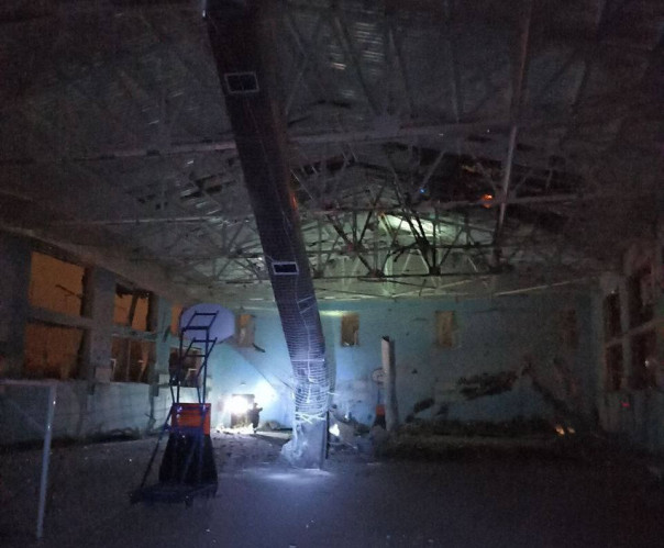 В Енакиево обстрелом повреждено здание лицея, пострадавших нет