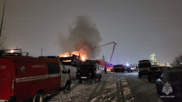 Пожар произошел на крупнейшем в стране заводе по производству химикатов