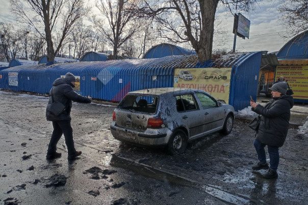 Укрофашисты нанесли удар по центру Донецка из РСЗО "Град", горит здание городской прокуратуры