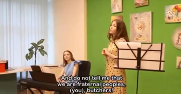 "Милая" нацистская тварь в сарафанчике, поющая весёлую песенку про "москалей на ножи". Александр Роджерс