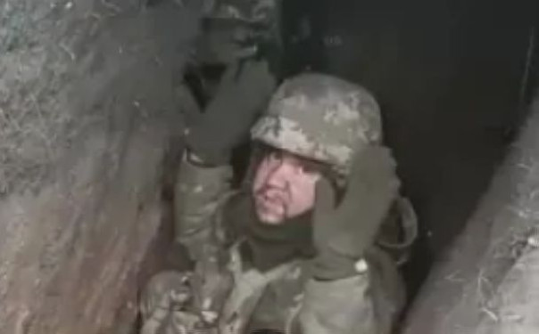 Наши ворвались на позиции морпехов ВСУ, которые от ужаса нацепили шевроны Новороссии.