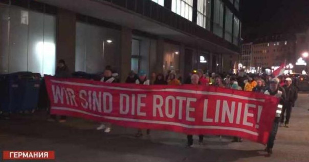 В Нюрнберге проходит митинг против поставок оружия Киеву