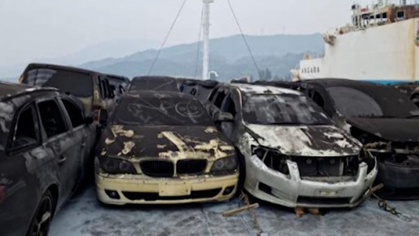 Сотни иномарок превратились в обугленные железки посреди Японского моря