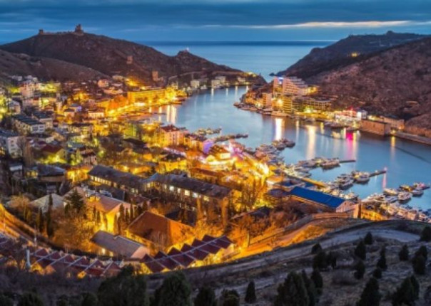 Пенсионерка размалевала Балаклаву жёлто-голубой краской: «Люблю Украину и хочу за неё сесть»