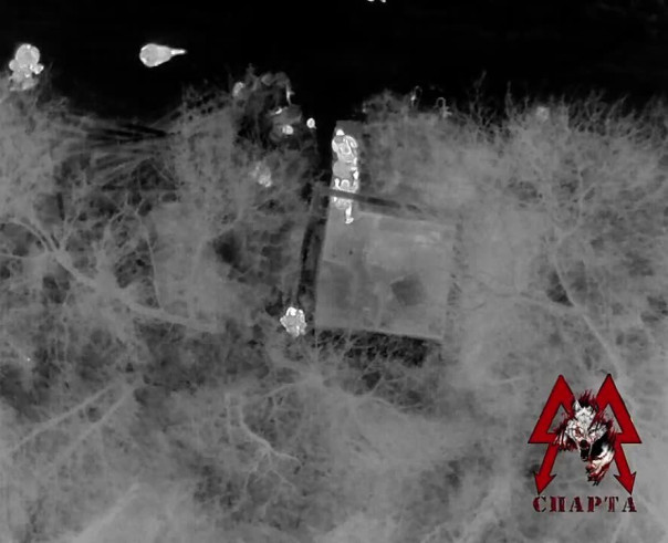 Под аккомпанемент традиционной песни народов донецкого края наблюдаем уникальные кадры миграции противника