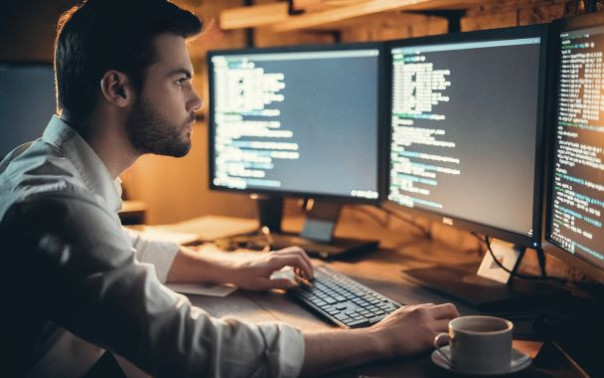 Иностранным айтишникам упростили трудоустройство в России