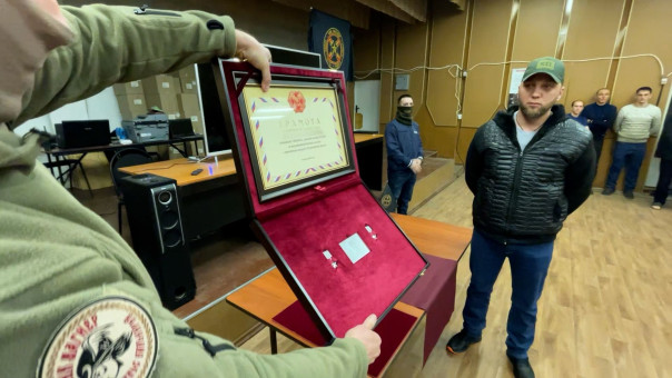 Платина для настоящих героев: как в ЧВК «Вагнер» увековечивают подвиги своих бойцов