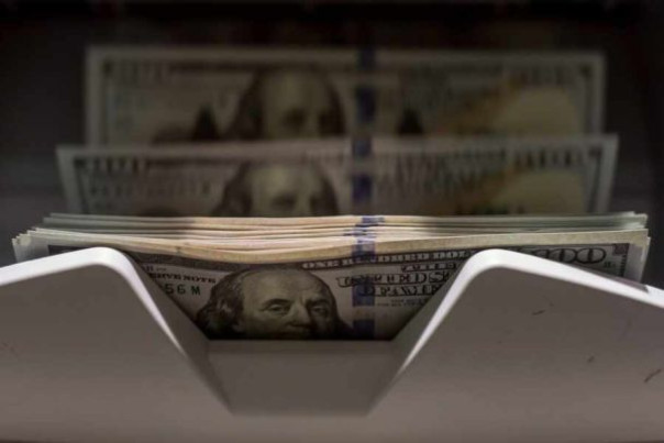 Американцы продолжают выводить деньги из банков рекордными темпами