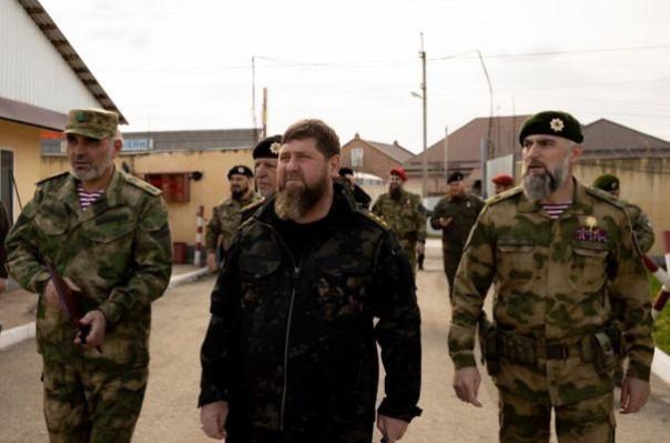 Кадыров посетил расположение полка "Север" и представил нового командира