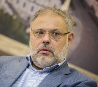 Хазин рассказал, кого надо убрать, чтобы в мире появилась рублёвая экономическая зона