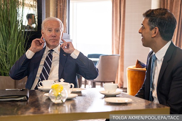 Байден личным примером показал одряхление США