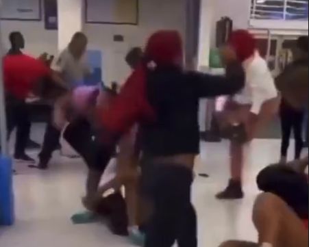 В Чикаго, штат Иллинойс, на выходных прошел настоящий подростковый «бунт».