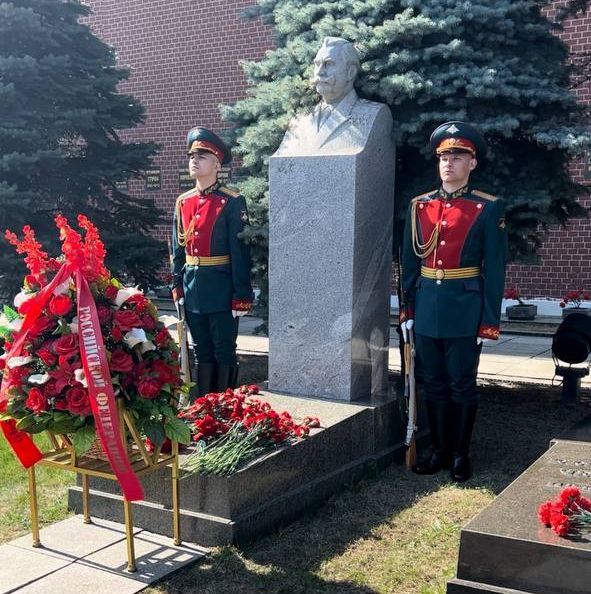 В Москве открыли мемориальную доску Буденному