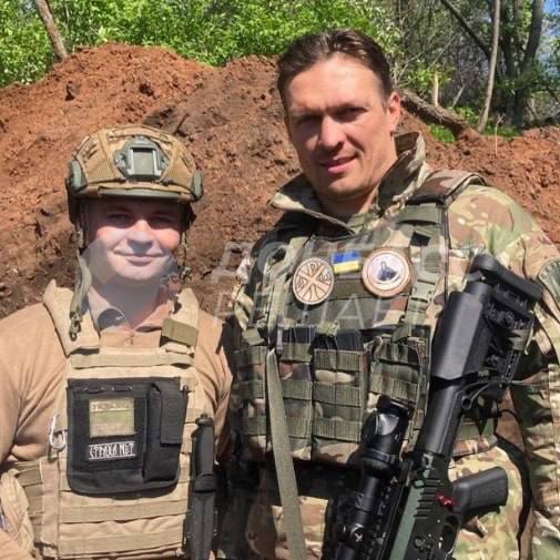 Боксер Александр Усик в окопе Донбасского фронта