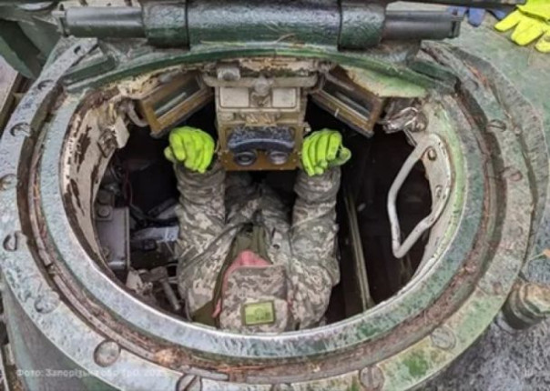 Украинские нацисты пригрозили отказывающимся воевать заварить люки в танках