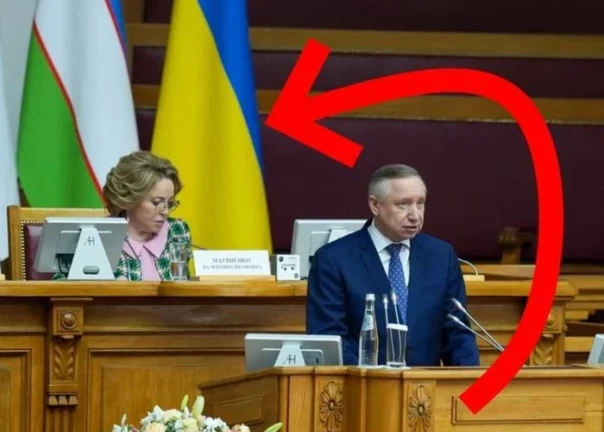 История повторяется: флаги Украины в Санкт-Петербурге