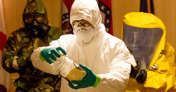 Создание биологического оружия США финансируют фонды Рокфеллеров, Клинтонов, Сороса и Байдена