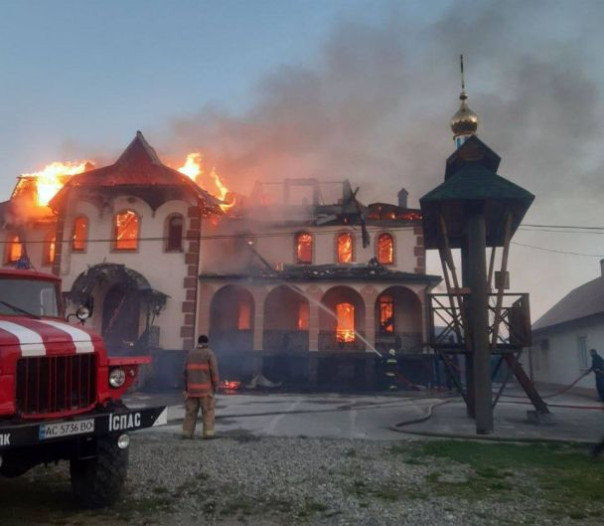 Ночью в Черновицкой области сожгли храм Иова Почаевского (УПЦ)