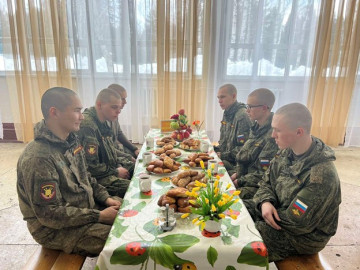 В российских военных частях в марте прошли Дни именинника