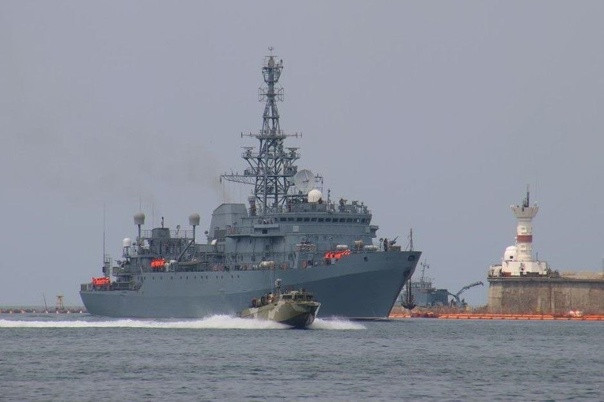 Минобороны показало возращение корабля «Иван Хурс», отбившего атаку морских дронов