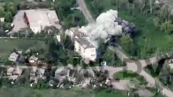 Кадры удара: солдаты ВСУ спрятались, но планирующая бомба их нашла