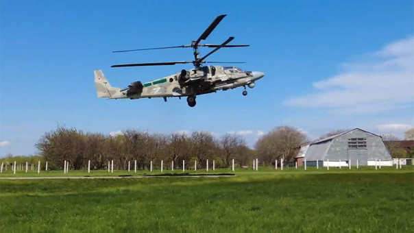 Экипажи вертолетов Ка-52 уничтожили опорный пункт и технику ВСУ