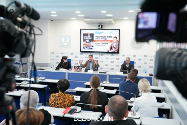 «Я демонизировал русских»: экс-офицер разведки США Скотт Риттер представил в Казани свою книгу