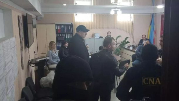 В ЦИК Гагаузии нагрянули силовики после победы кандидата от партии "Шор"