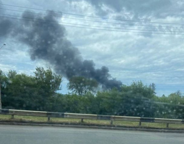 Тем временем в Краматорске подконтрольной ВСУ части ДНР детонирует склад боеприпасов.