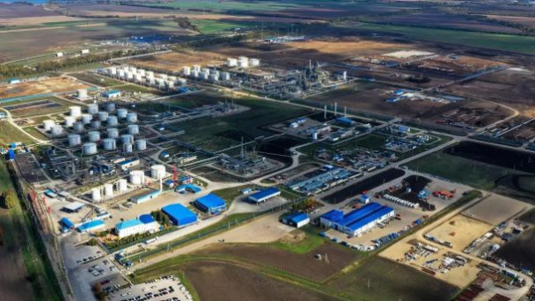 На территорию Ильского НПЗ на Кубани упал беспилотник