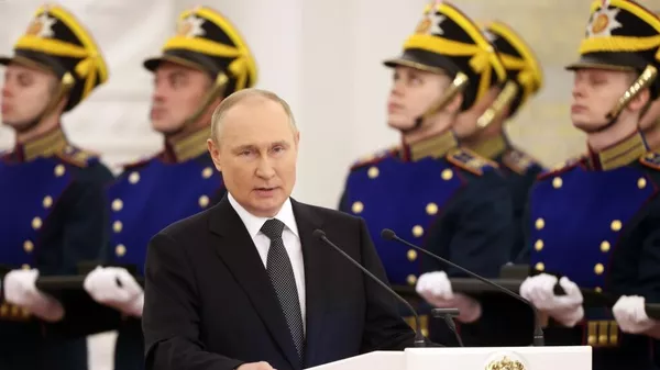 Владимир Путин поздравил россиян с Днём России и наградил Героев Труда и лауреатов Государственных премий.