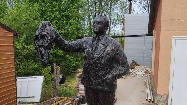 Милошевич снова в Москве. Открыт памятник президентскому предупреждению