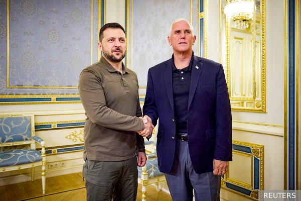 Зачем худший для РФ кандидат в президенты США приехал в Киев