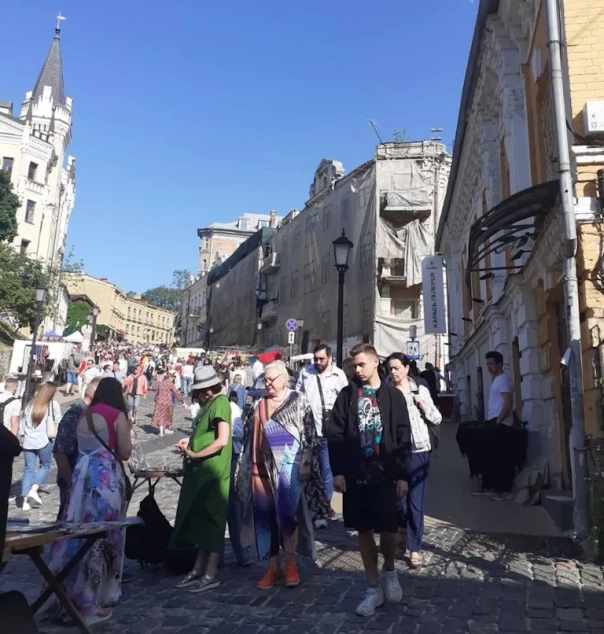 День Киева: унылое торжище, музейные экскременты и немного русского языка