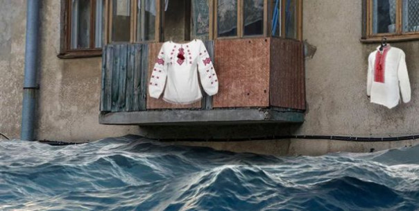 Украинская пропаганда: В затопленном Херсоне дикая вонь, первым делом вывешивают сушиться наиценнейшее – вышиванки