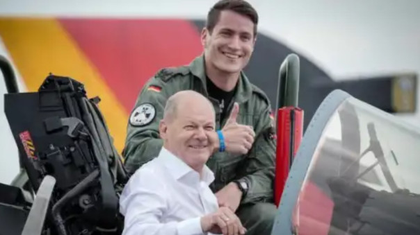 «Он легко доберётся до Крыма»: Военный пиар Шольца на авиабазе