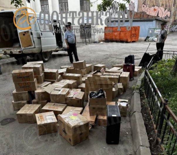 Возле "офиса Пригожина" нашли набитую миллиардами рублей "Газель"