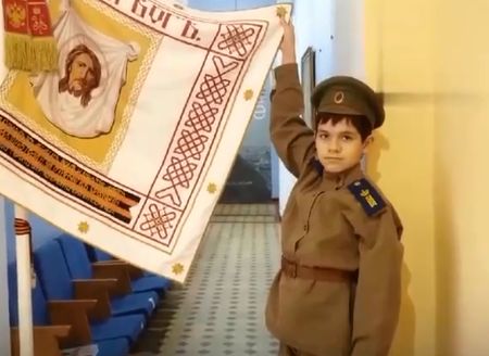 В одной из школ Крыма семиклассника затравили за патриотизм и поддержку СВО.