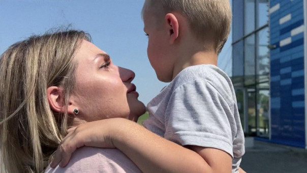 Сработали на "отлично": россиянке вернули застрявшего на Украине сына