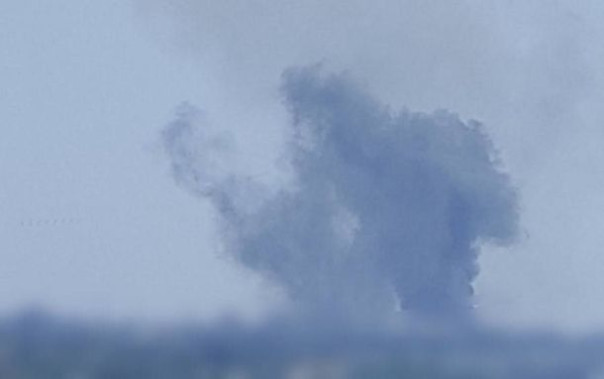 В Запорожье серия взрывов и большой столб дыма.