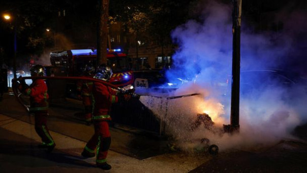 255 машин подожгли при праздновании Дня взятия Бастилии во Франции